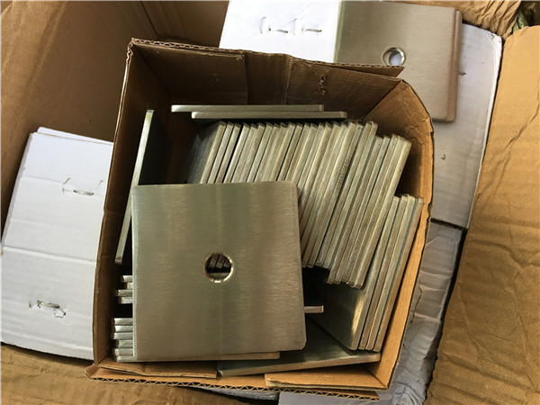 தனிப்பயனாக்கப்பட்ட சூப்பர் டூப்ளக்ஸ் எஸ் 32205 (எஃப் 60) எஃகு சதுர தட்டு வாஷர் / ஃபாஸ்டர்னர்